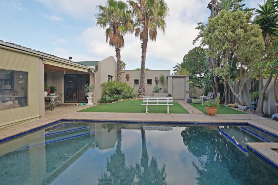  Bedroom Property for Sale in West Beach Western Cape